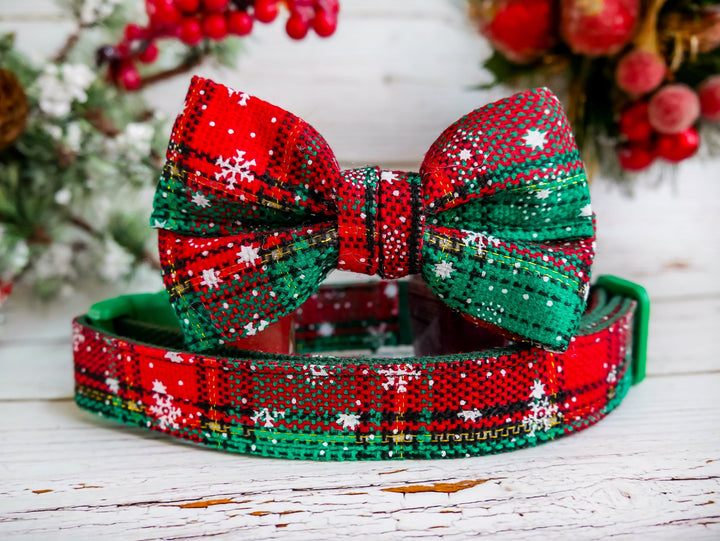 Christmas dog collar with bow tie - green snowflake plaid