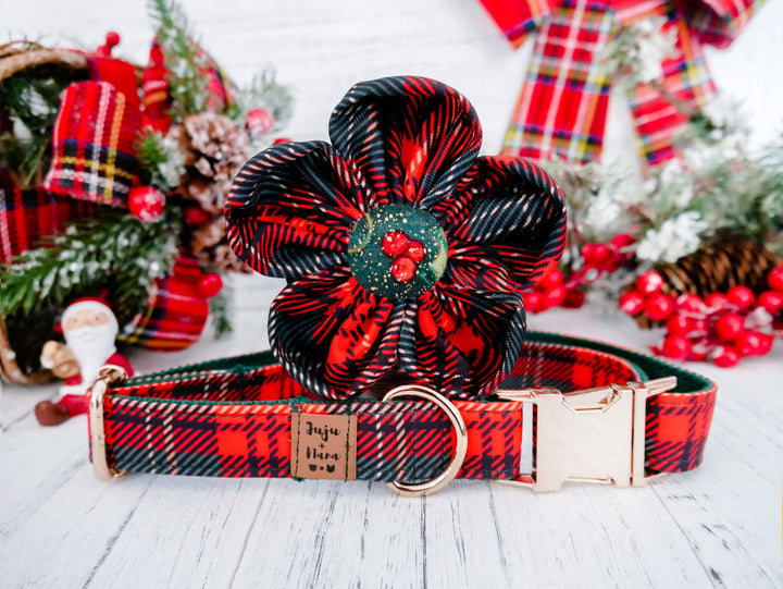 Christmas dog collar with flower - classic tartan