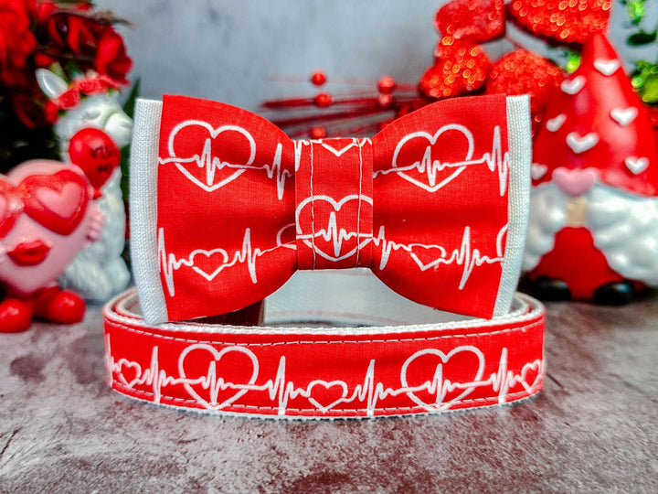 Valentine dog collar with bow tie - Heartbeat in red